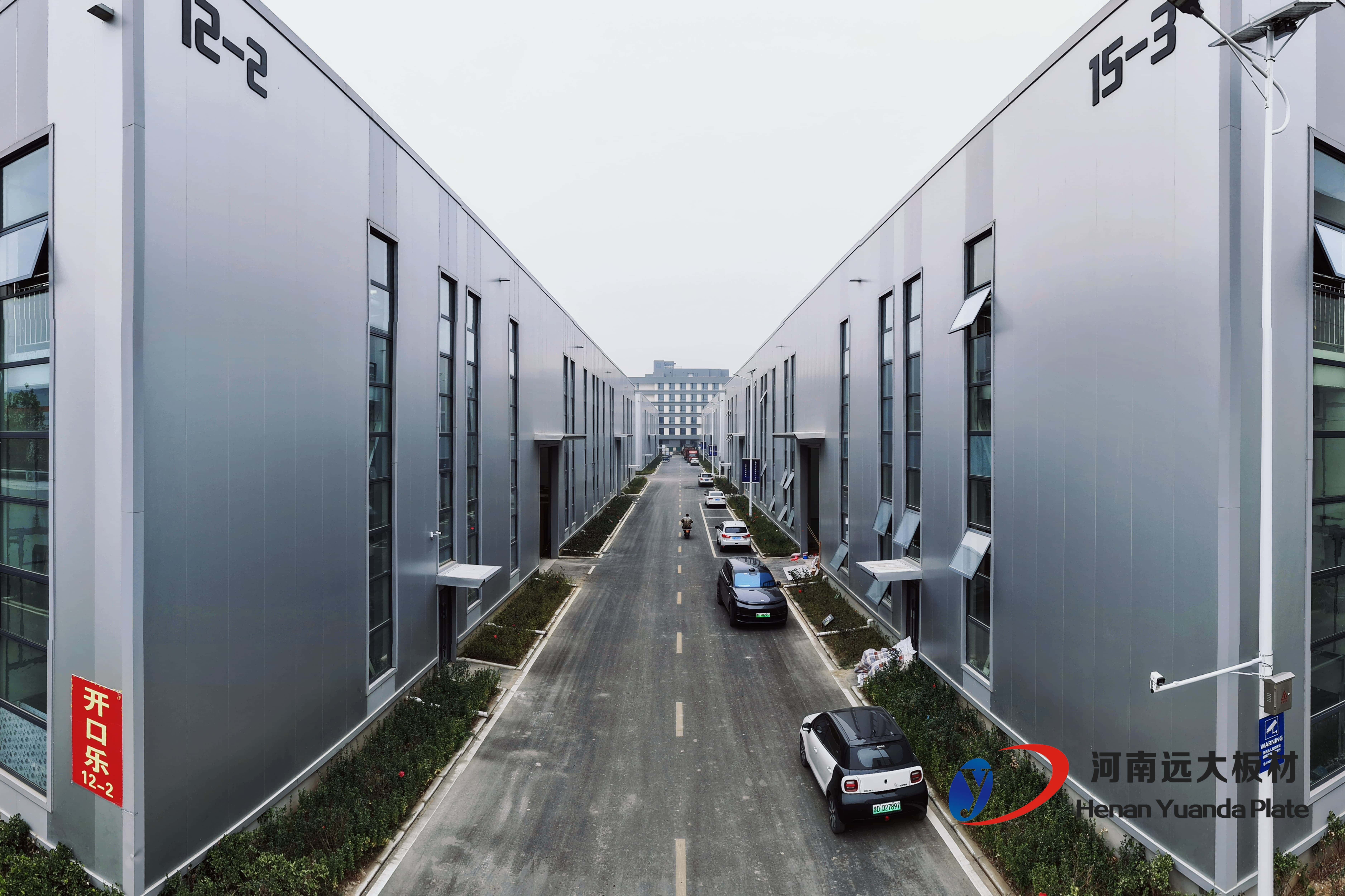 聚氨酯封邊巖棉夾芯板：產(chǎn)業(yè)園區(qū)(圖2)