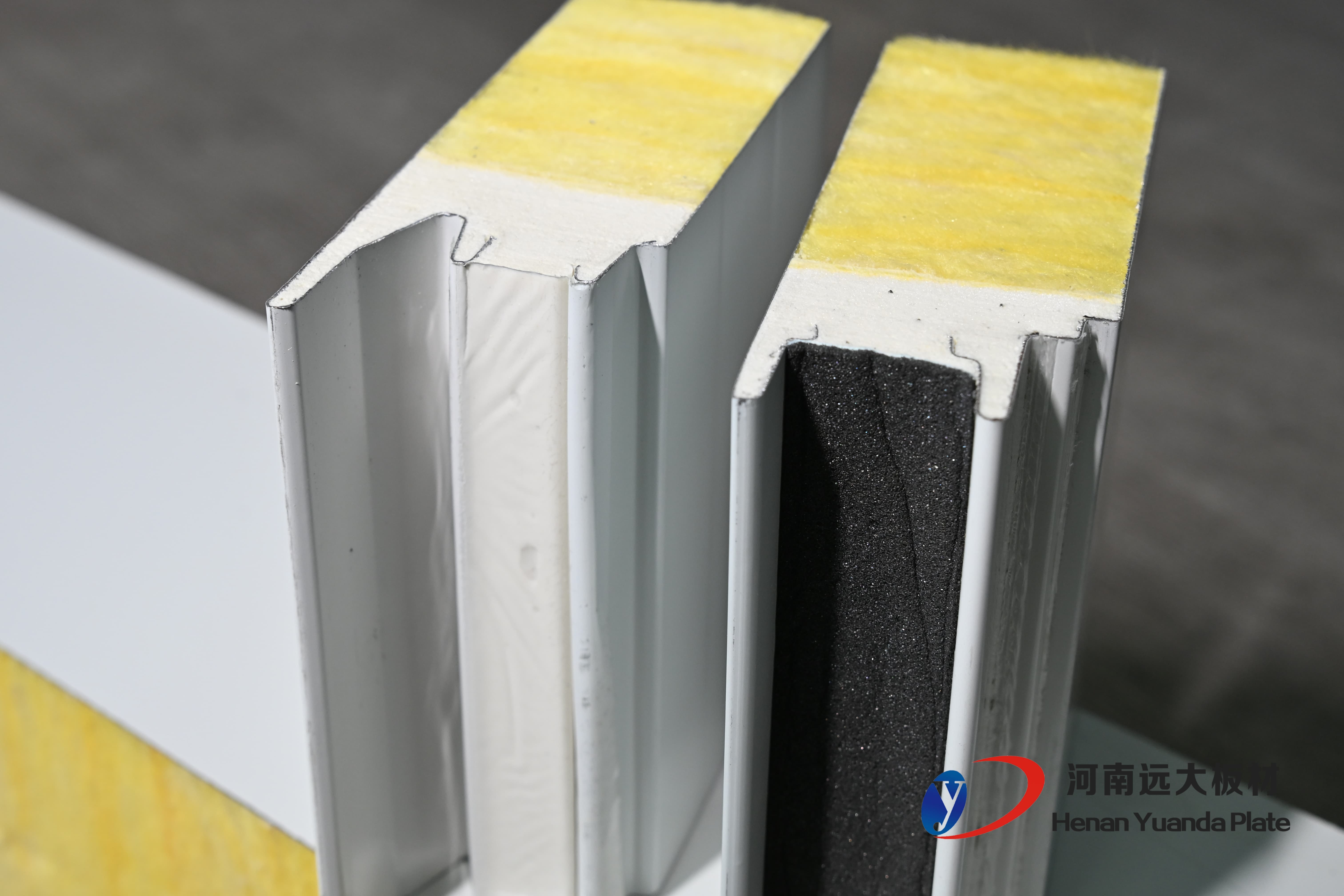 聚氨酯封邊玻璃絲棉夾芯板：遠(yuǎn)大板材打造A級防火節(jié)能新標(biāo)桿！(圖3)