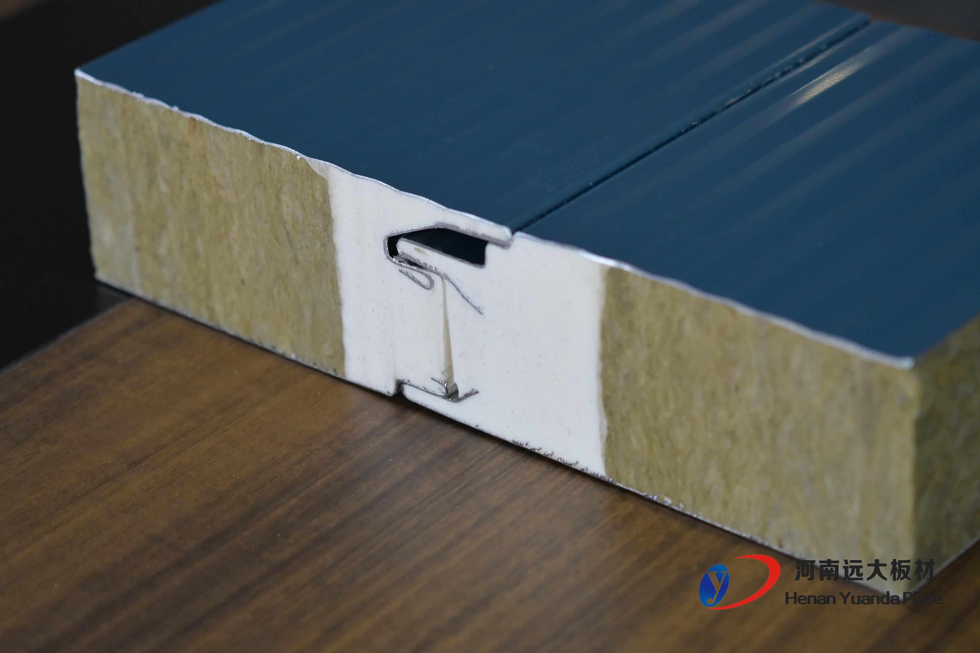 傳統(tǒng)板材VS聚氨酯夾芯板：在建筑效率與能耗上，差距竟然這么大！(圖2)